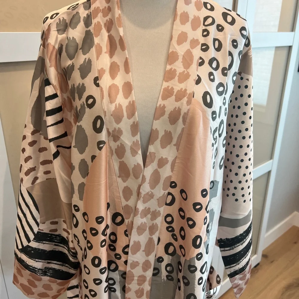 Satiny Robe w/animal print patterns - Picture 3 of 6